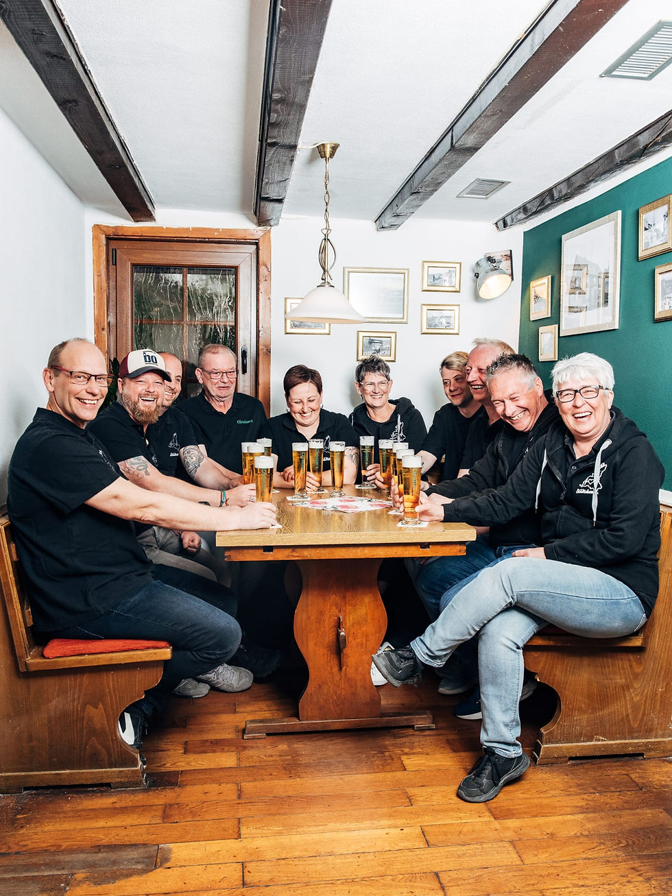Die Genossen der Herdorfer Gaststättengenossenschaft in unserer kleinen Kneipe.