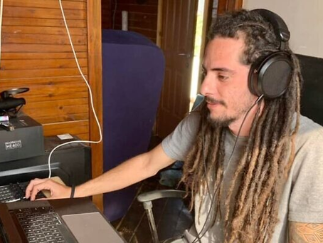 Bar Shechter, 32: Supernova DJ geloofde in de kracht van muziek. Vermoord door Hamas-terroristen op 7 oktober