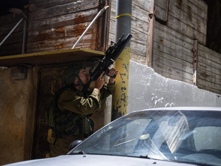 IDF heeft 14 gezochte personen in Judea en Samaria gearresteerd