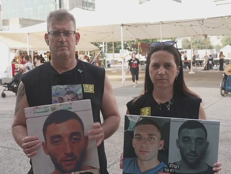 Anat Angrest, de moeder van de ontvoerde Matan Angerst: "Mijn zoon leeft nog en ik vraag, breng geen enkele soldaat in gevaar om hem te redden"