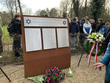 Indrukwekkende herdenking bij Joods namenmonument Beverwijk