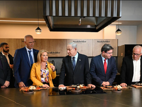 Premier Netanyahu: Israëlische startup krijgt vergunning om als eerste koevrije melk te produceren