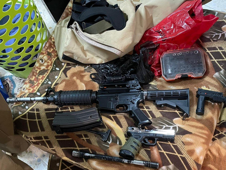 IDF heeft een van terreur gezocht persoon gearresteerd en wapens in beslag genomen