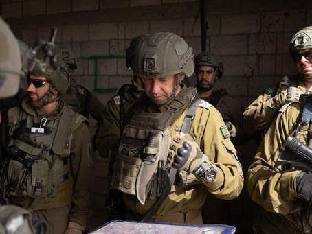 VIDEOS: De 99e Divisie begon defensieve en offensieve missies in de Gazastrook. Gisteravond werd ter plaatse een situatieanalyse uitgevoerd