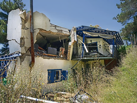 Families en nieuwkomers beginnen met de wederopbouw van kibboets Manara na verwoesting door Hezbollah aan de grens met Libanon