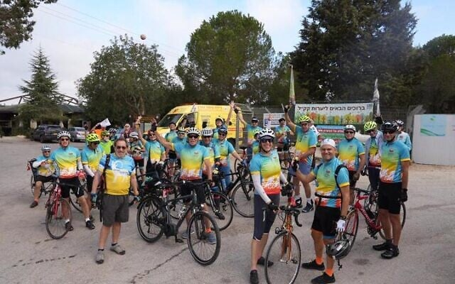 Fietsen voor vrede: fietsers van over de hele wereld doen mee aan de eerste Israel Ride sinds 7 oktober 2023