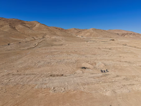 REUTERS onthuld: de Syrische regering heeft soldaten opdracht gegeven een massagraf uit Assad tijdperk te bewaken en gaan het strafrechtelijk onderzoeken