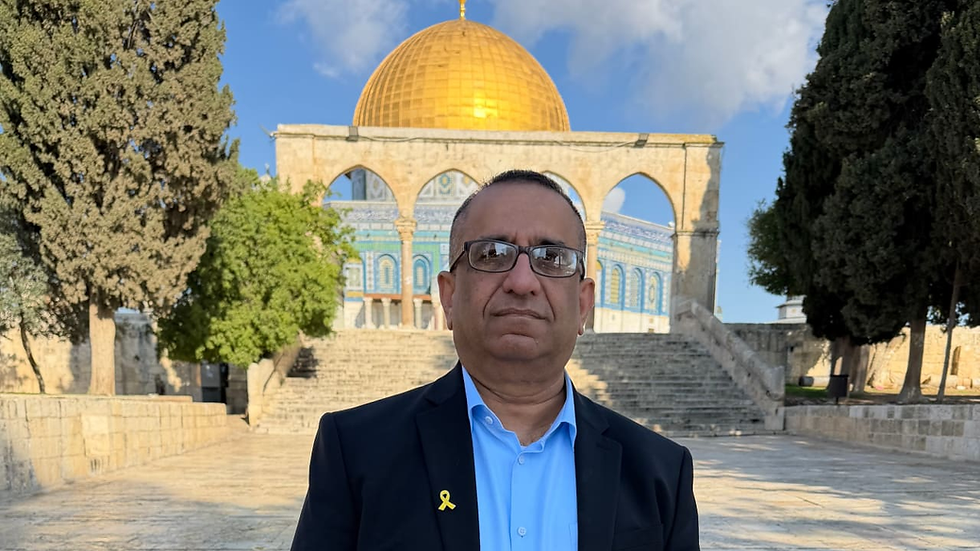 Amerikaanse moslim-zionist zegt dat hij bij de Al-Aqsa-moskee werd vastgehouden vanwege een speld die voor de gijzelaars werd gebruikt