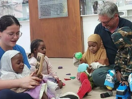 Zelfs onder vuur geneest Israël de harten van kinderen van over de hele wereld