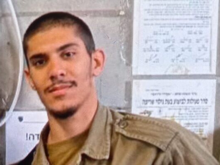 Sergeant Benyamin Gavriel Yona, 19: Hielp worstelende ouders met het betalen van de huur. Onderweg om een Iron Dome-batterij aan te vullen op 7 oktober werd hij gedood door Hamas-terroristen