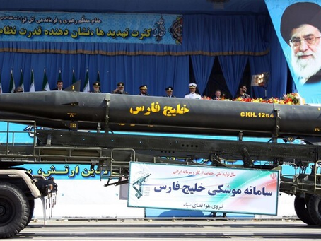 N12News: Iran dreigde de blokkade van de Straat van Hormuz te verscherpen en voerde een buitengewone aanval uit op 500 kilometer van de Straat van Hormuz