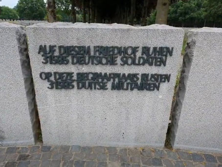 Nieuwe plaquettes op begraafplaats in IJsselstein maken duidelijk dat er Duitse soldaten liggen