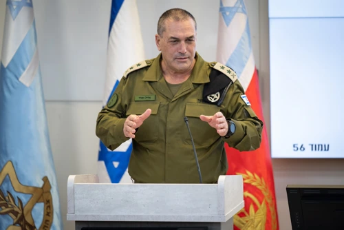 IDF stafchef hield een samenvattende conferentie voor divisieoefeningen, als onderdeel van het versterken 