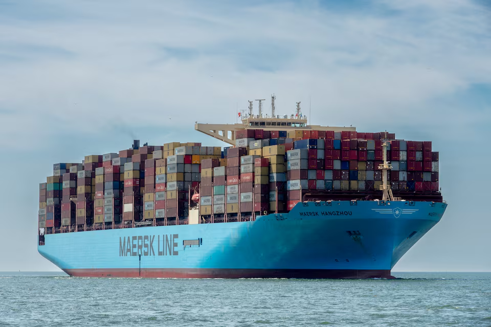 REUTERS: Maersk vaart weer via de Rode Zee route nu het staakt-het-vuren in Gaza standhoudt