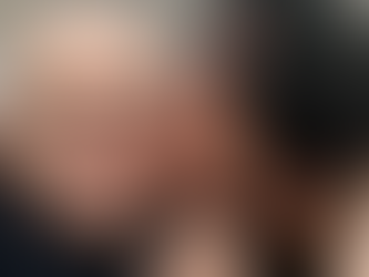 In Birkenau, mei 1945, zag Menachem een belofte in een spandoek. Vandaag zit hij naast zijn kleinzoon die hem bewaakt