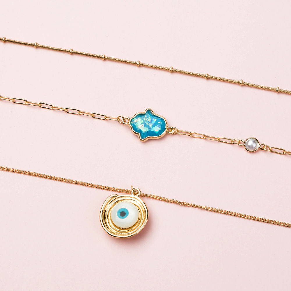 Collar de tres capas