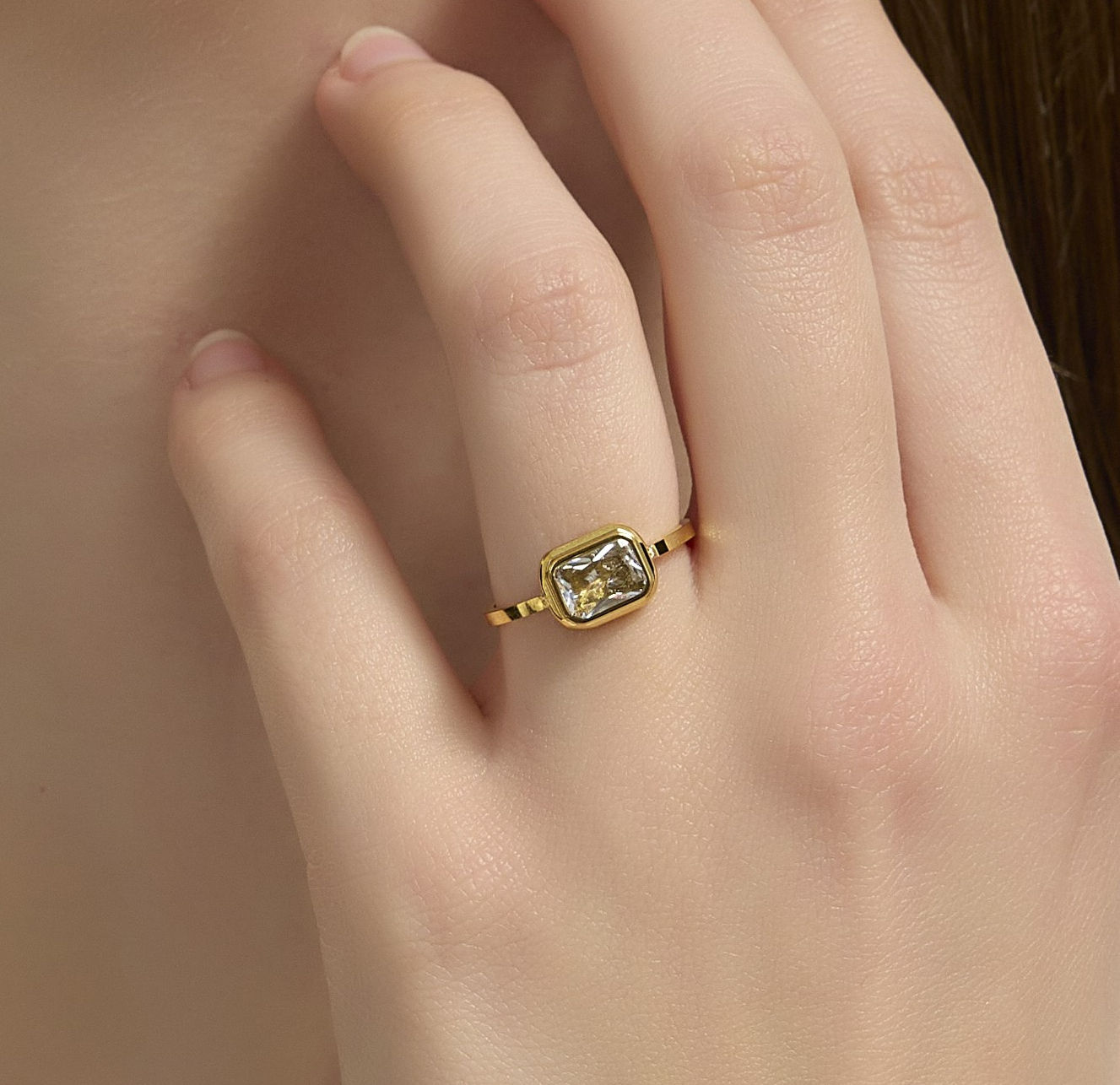 BEZEL-SET RECTANGULAR RING