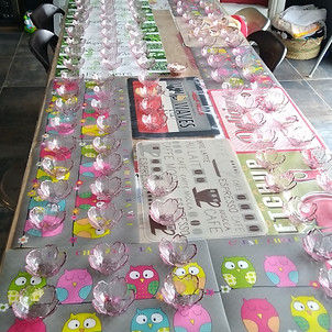 mise en place des contenants pour l'atelier bougies