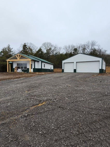Readyville builder Murfreesboro barn builder barndominium tiny house Tennessee Woodbury builder best builder 