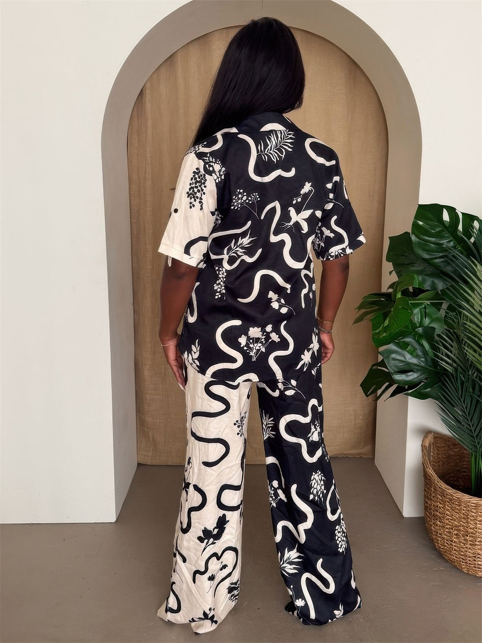 Thumbnail: Woman's Resort Wear Pant Set          
