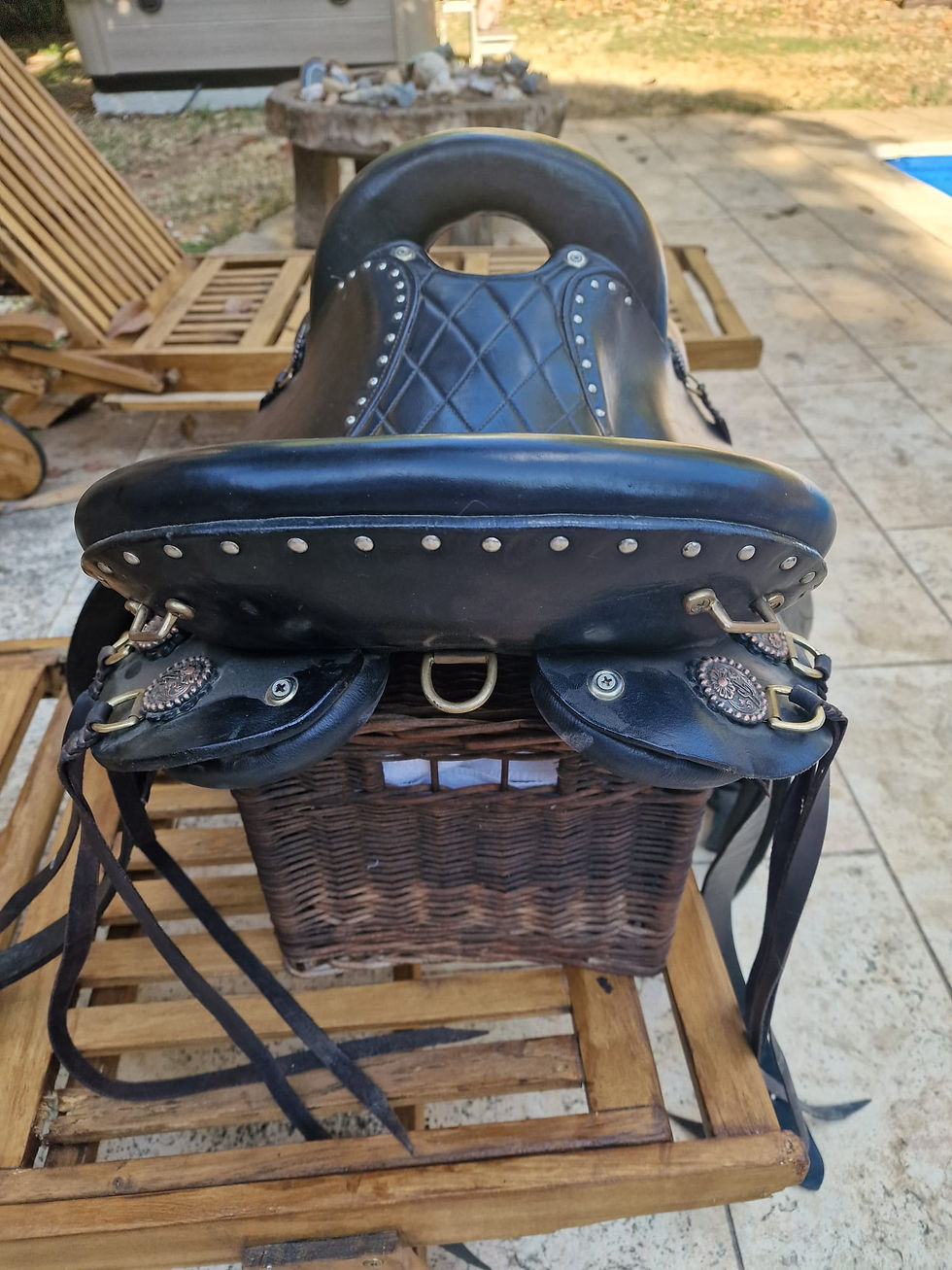 תמונה ממוזערת: אוכף עם קשת  16"
