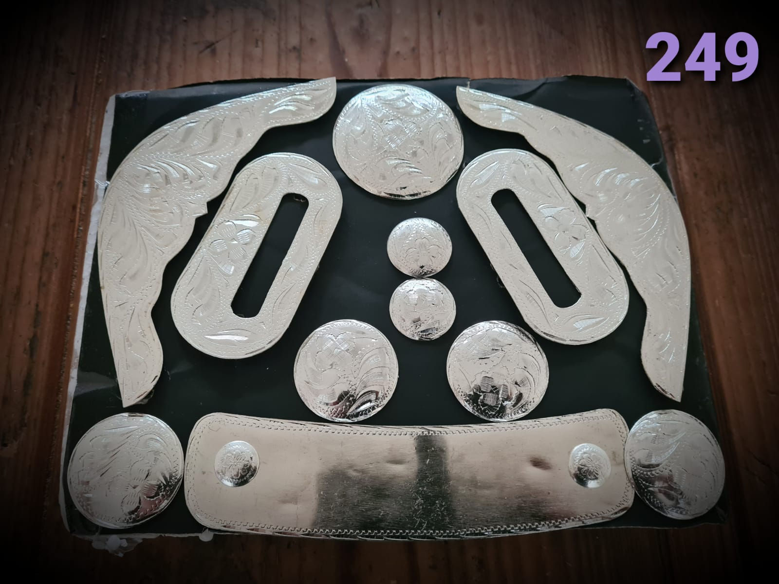 סט קונצ'ו  וסילוורים לאוכף בציפוי כסף