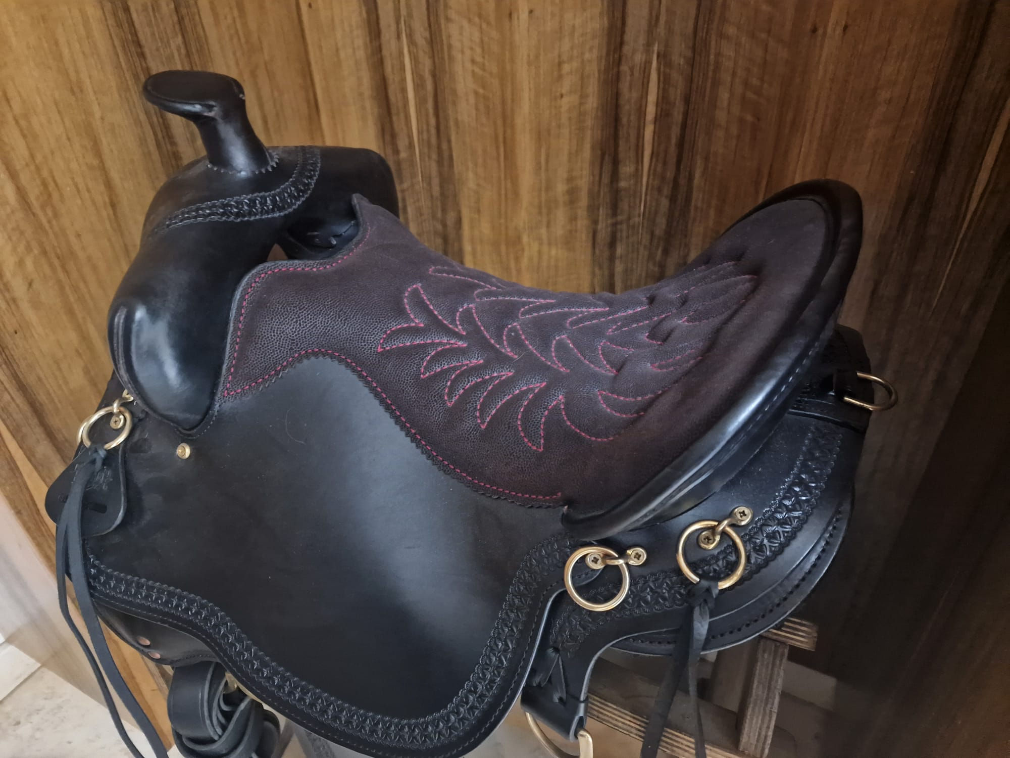 16.5" אוכף טאקר הריטגי T360