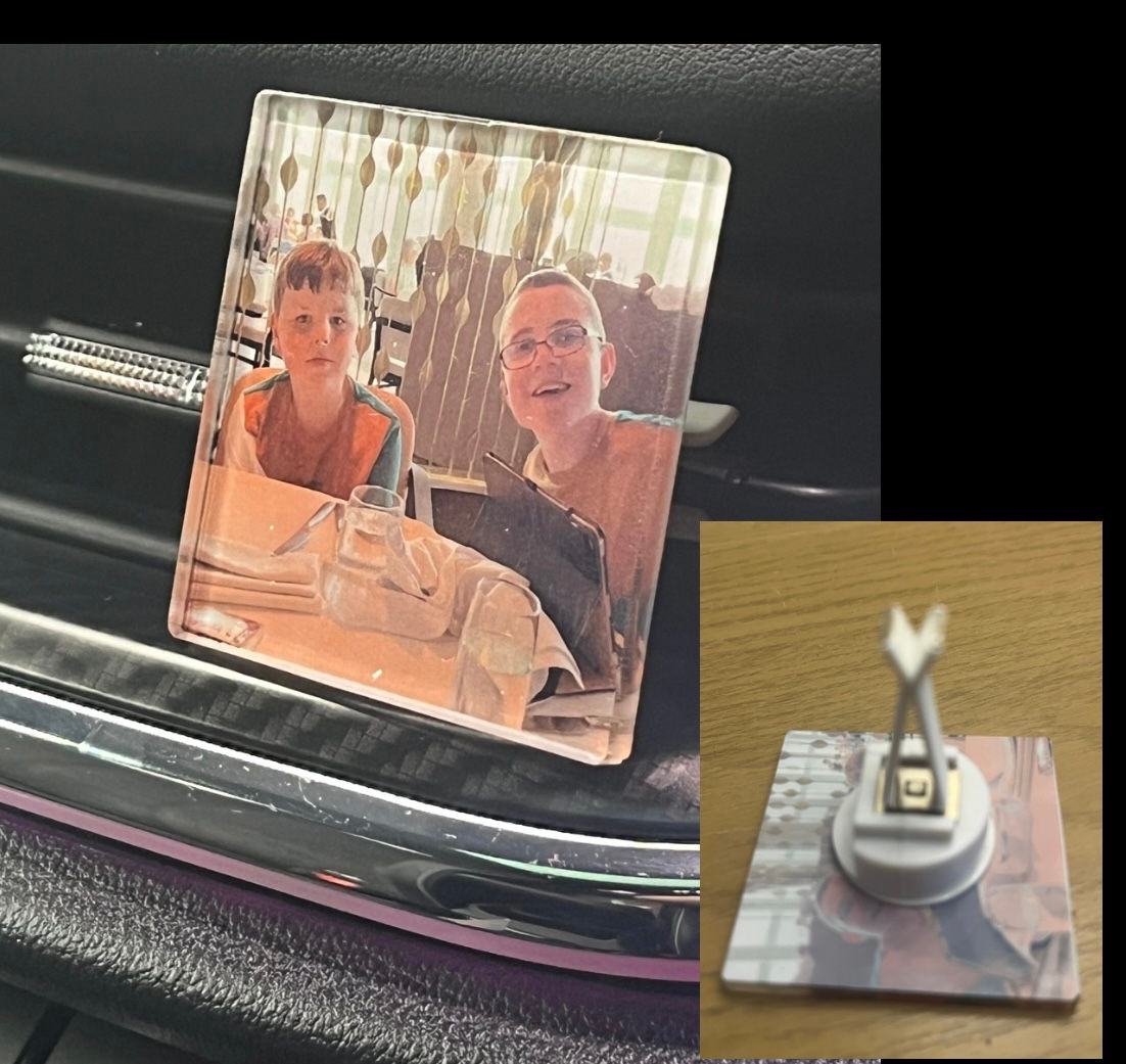 Car photo vent clip with fragrance disc