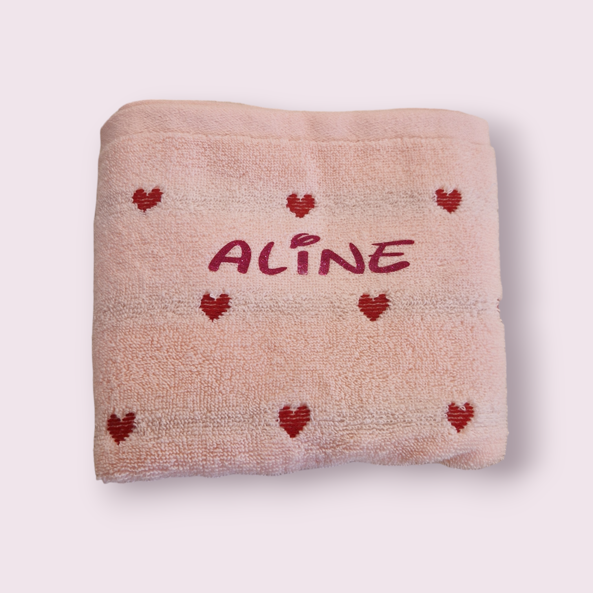 serviette à mains personnalisée avec cœurs brodés