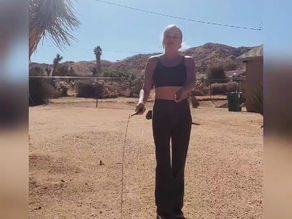 🖤 Jumping rope is one of my favorite exercises because it's so easy to do and has tons of health benefits!