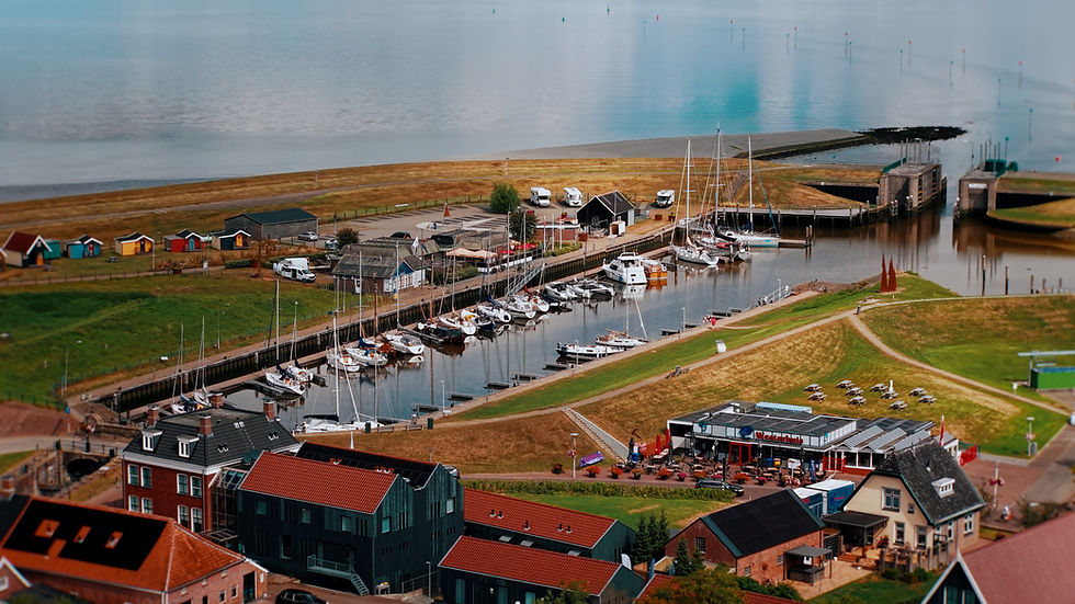 Boten in de haven van Termunterzijl