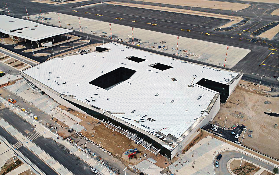 Roof towards completion of assembly phase (ParaGroup)