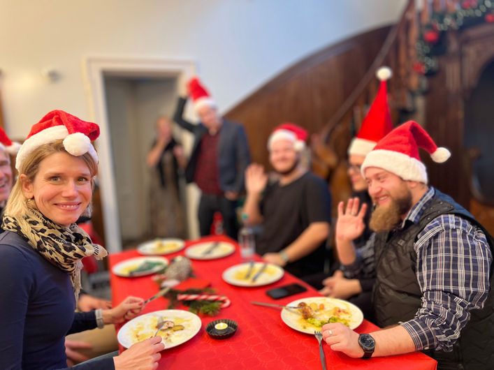 weihnachtsfeier/ utehammerschmidt 7utehammerschmidt / Physiotherapie / Physiotherapeut / Physiotherapeutin / Physiotherapieausbildung / Physiotherapieschule / Unterricht Physiotherapie / Dozenten-Physiotherapie / Gisela Eckstein Akademie / NRW Physiotherapie / Menden / Menden Sauerland / Wilhelmstraße, 58706 Menden (Sauerland) / gute Schulleitung