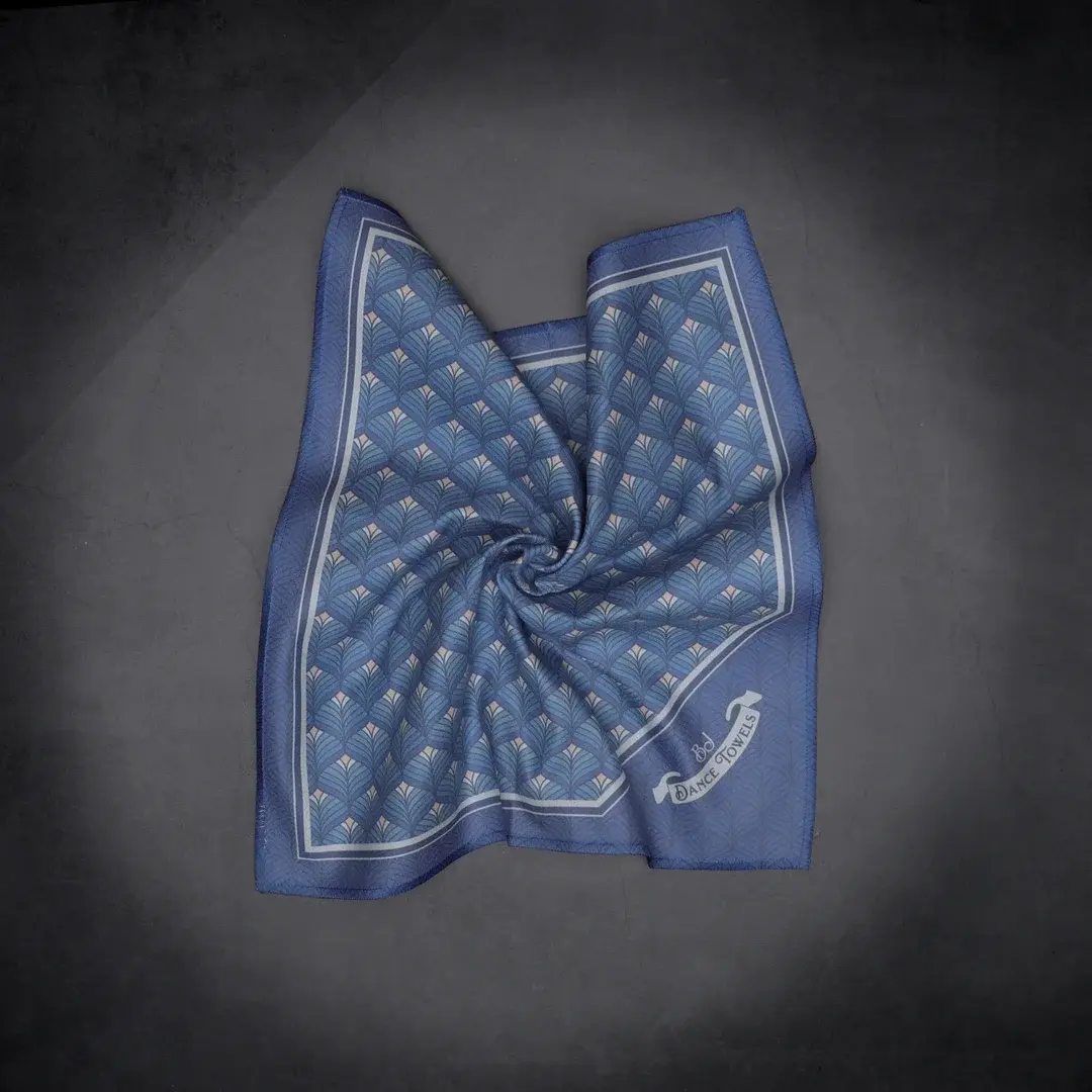 Serviette pocket Manta Ray camaïeu de bleus Art Déco — BJ Dance Towels danse swing