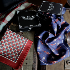 Serviettes microfibre BJ Dance Towel — différents designs swing sur une table