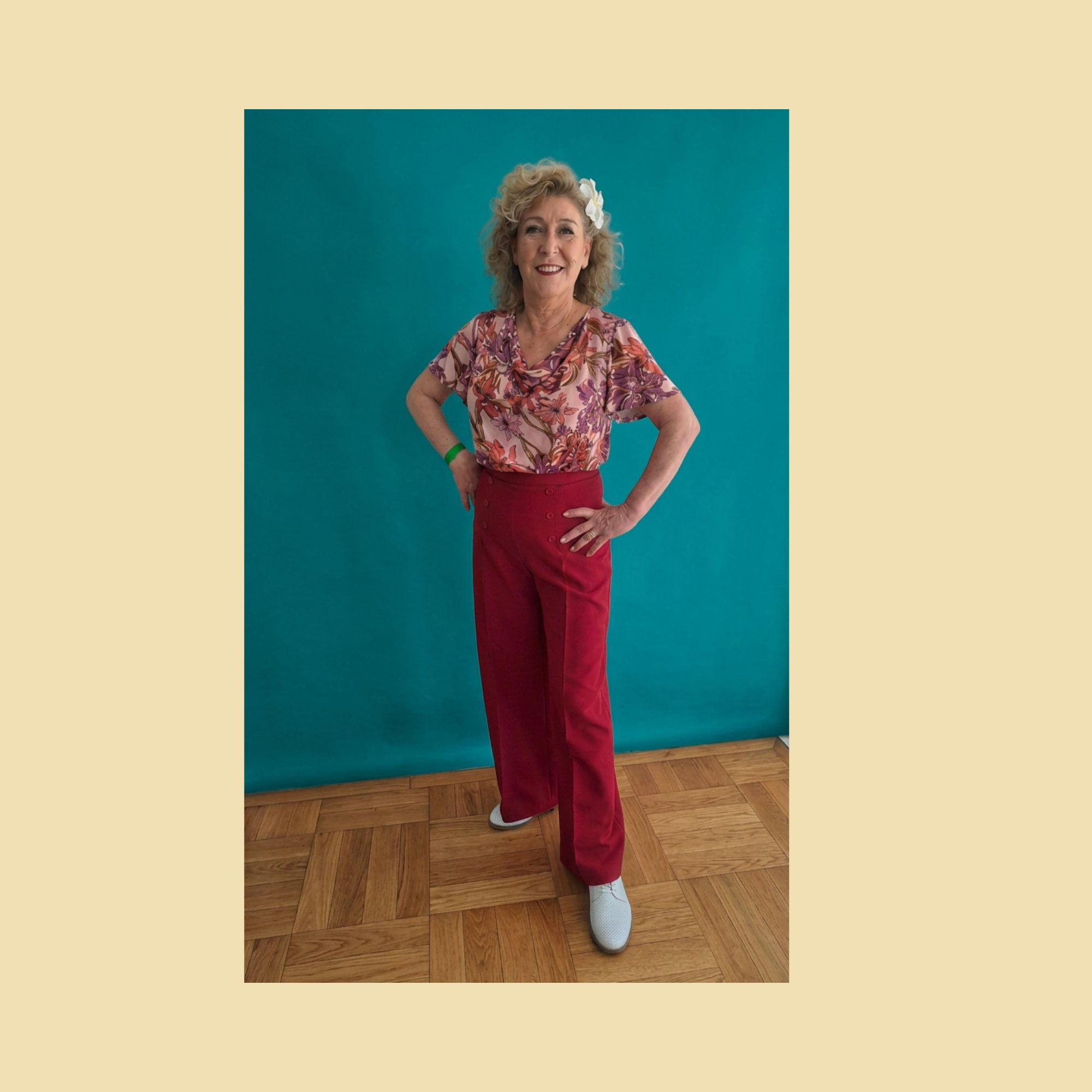 Pantalon swing femme Rose porté par une compétitrice de Boogie — Leshop Swing
