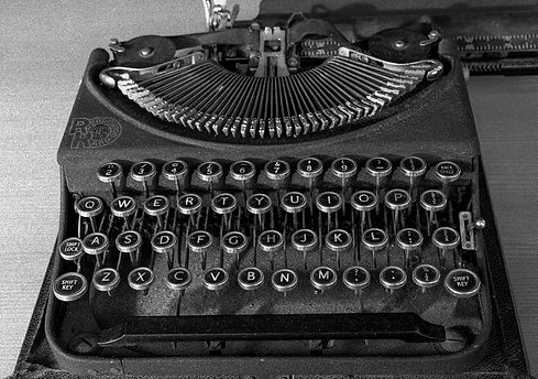 Remington Typewriter-68_edited.jpg