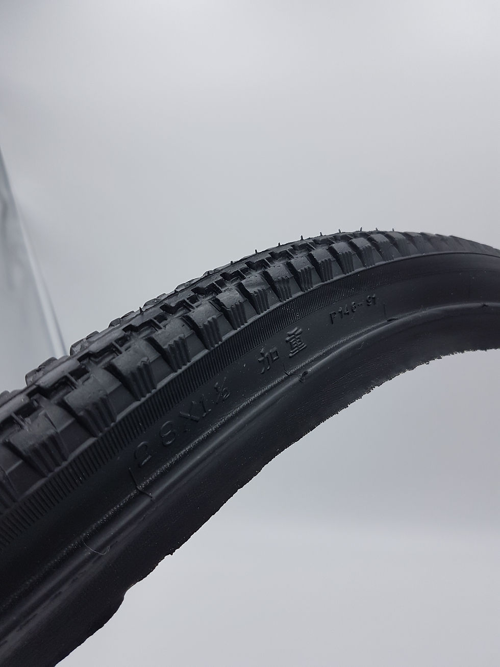 Thumbnail: 700B tires (ETRTO 635)