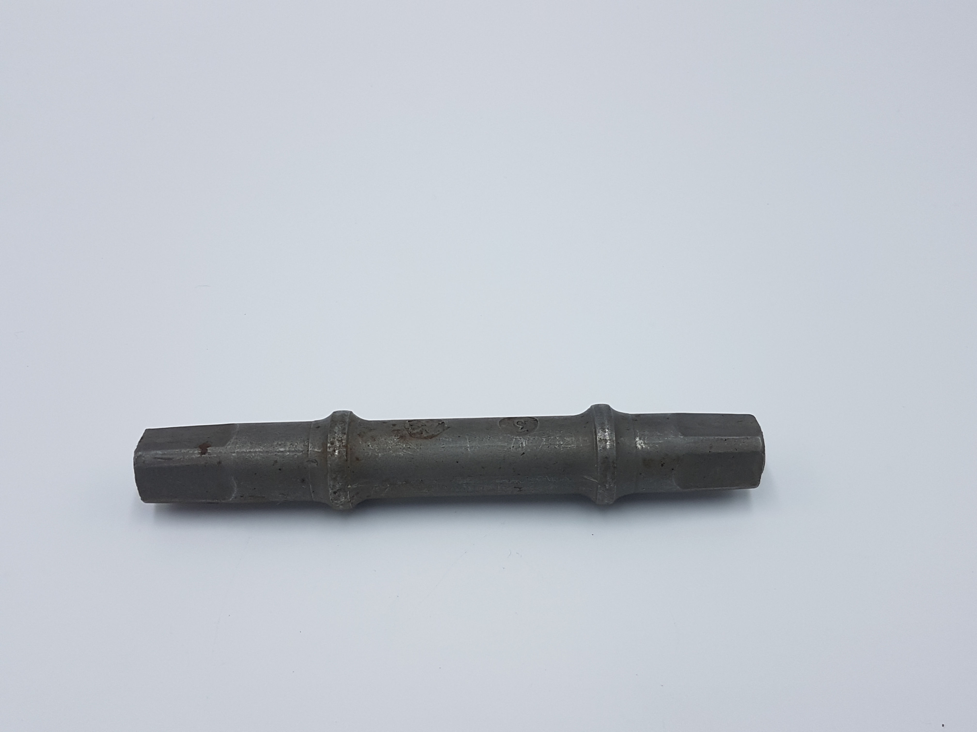 Square bottom bracket