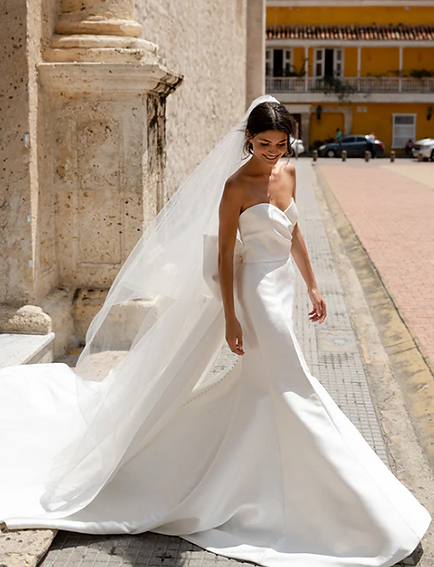 BL22208 by Monique Lhuillier