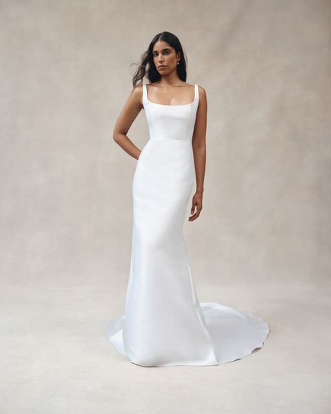 Grace features a beloved soft square neckline, redefined structure, and classic fitted skirt. Available in silk mikado, matte silk crepe, or satin silk crepe.