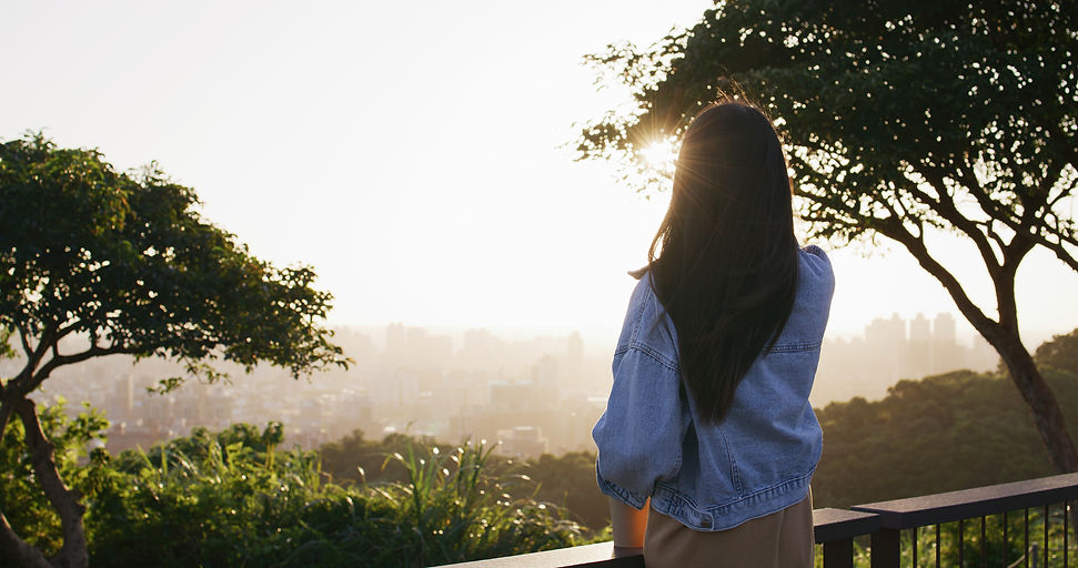 Woman look at the city view under sunset © leungchopan_AdobeStock_572745576.jpg