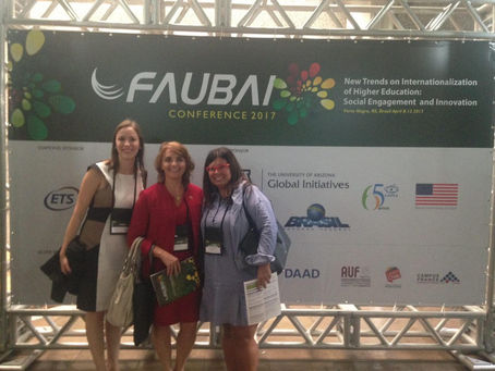 Jenifer participa de conferência da Faubai