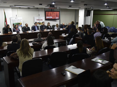 Lucia integra evento sobre obesidade infantil