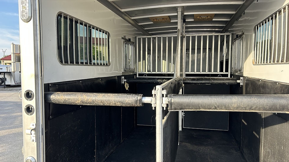 Thumbnail: 2015 Sundowner Trailers 22' 2+1 Gooseneck Horse Trailer