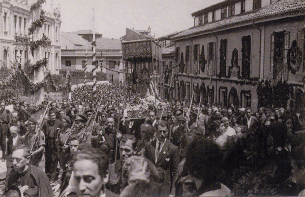 Matiella junto a la Fabrica Alfageme