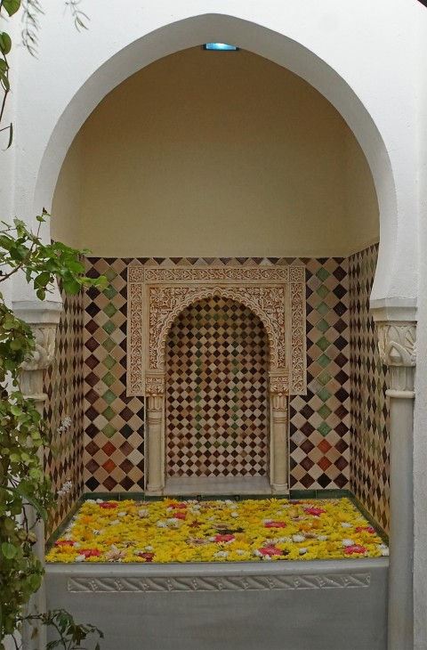 Floral water trough (Large) (Small)