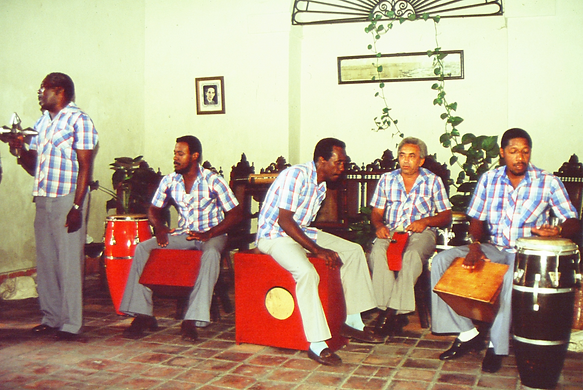 Los Muñequitos de Matanzas playing Cuban Cajones
