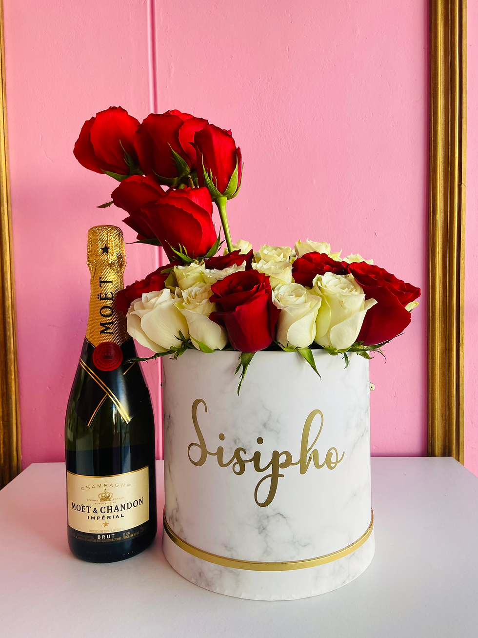 Thumbnail: Luxury Box of 40 Roses 