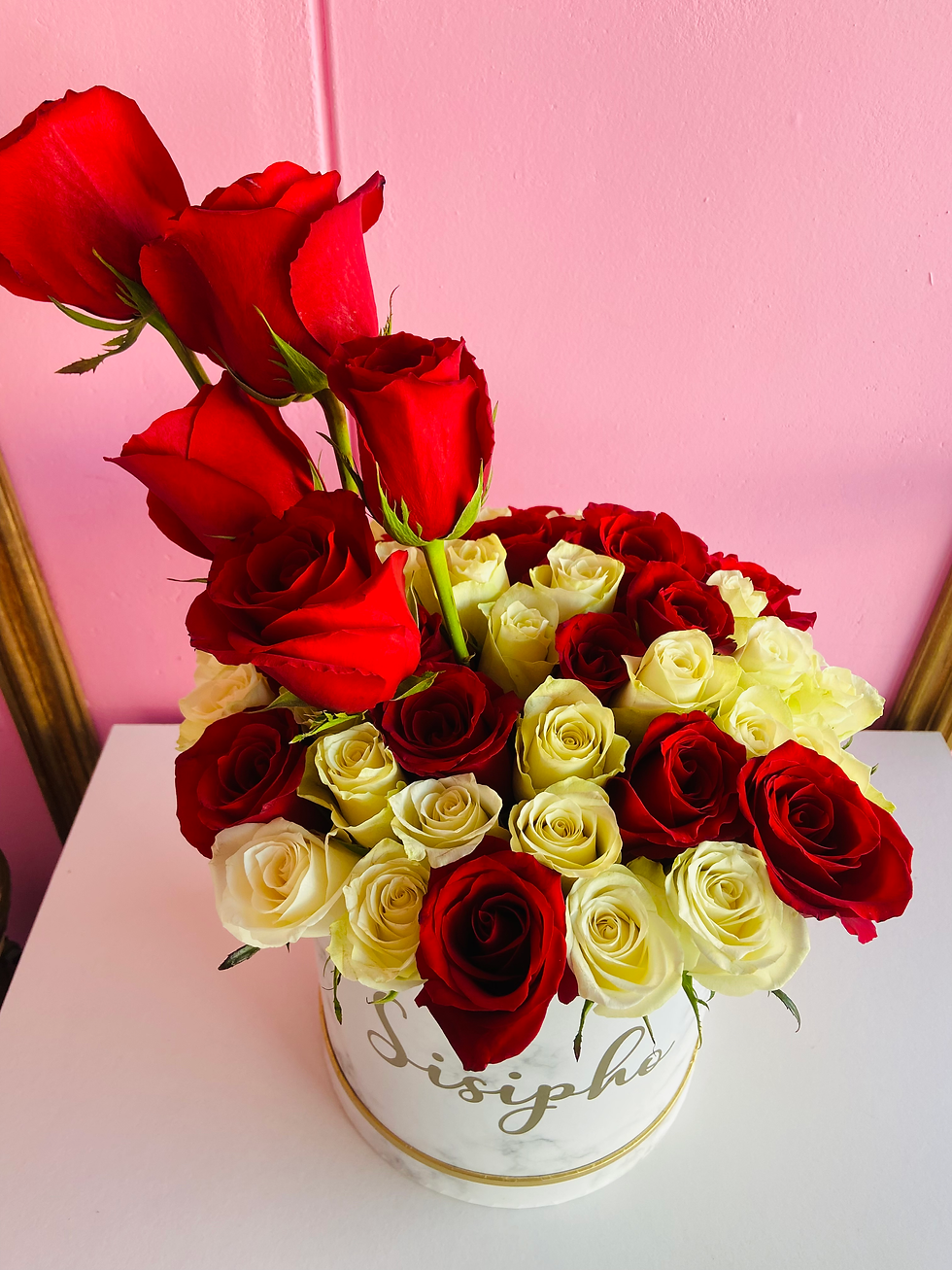 Thumbnail: Luxury Box of 40 Roses 